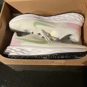 NIKE Revolution 6 NN SE (GS)DR9980 115 7Y